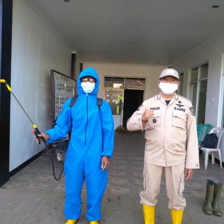 KEGIATAN PENYEMPROTAN DISINFEKTAN UNTUK MENCEGAH PENYEBARAN COVID-19 DI WILAYAH DESA BABAKAN
